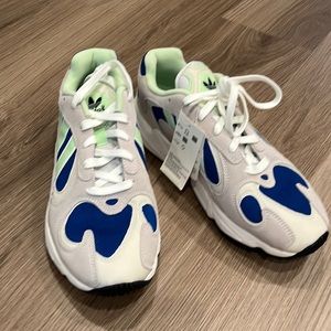 Adidas mens shoes Yung-1 8 1/2 new with tag
